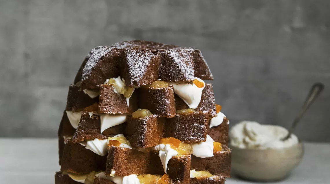 Fetta di pandoro natalizio