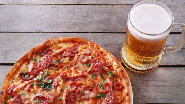 Pizza abbinata a birra artigianale