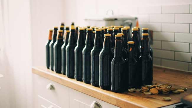 Bottiglie di birra fatta in casa