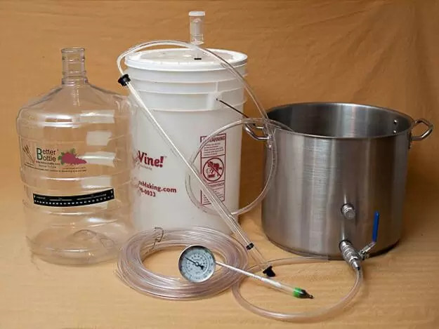 Kit per preparare la birra in casa