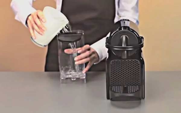 Decalcificazione di una macchina da caffè a capsule