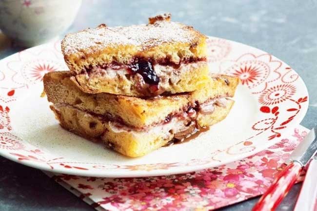 Panettone French toast with jam
